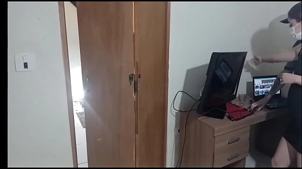 Técnico em informática e surpreendido pela casada safada!