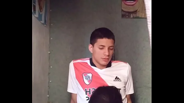 futbolista es Masturbado y tragado con la boca