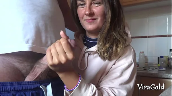 Quick Homemade Handjob from Sexy Camilla Moon with Lot A Cum