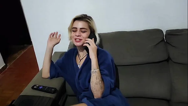 a russah chamou o eletricista para arrumar sua tv e pagou com sexo