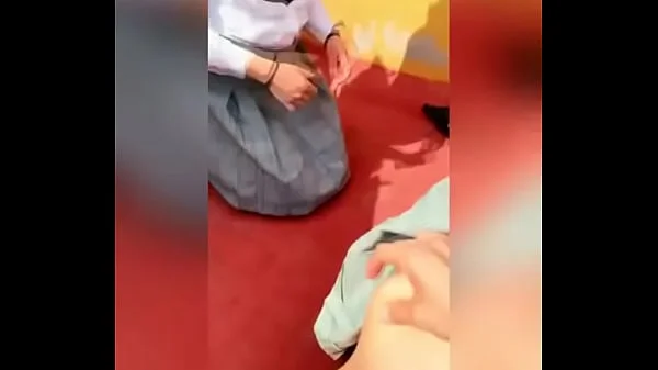 Alumnas Lesbianas Besándose Atrás de los Salones! Alumno Graba a DOS Estudiantes Lesbianas FAJANDO Atrás de los Salones, Las y las CONVENCE para COGERSELAS y Hacen un Trío Dentro de la Escuela! Sexo Publico!VOL2